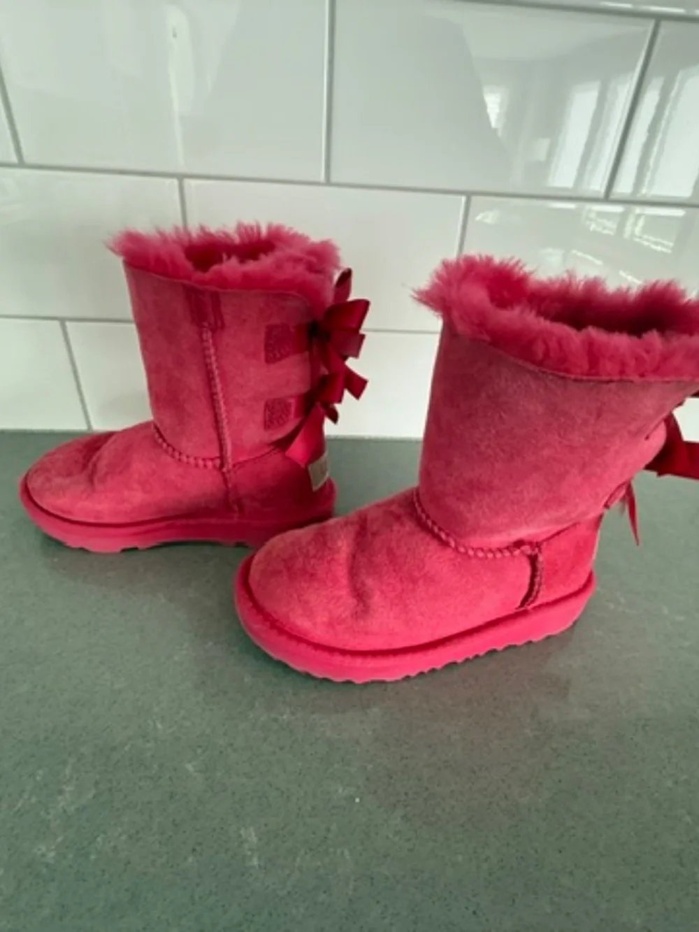 Kids UGG Bailey Bow Pink Toddler Size 11 Suede Sheepskin Winter Warm Boots